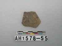 藏品(灰褐色細砂陶片)的圖片